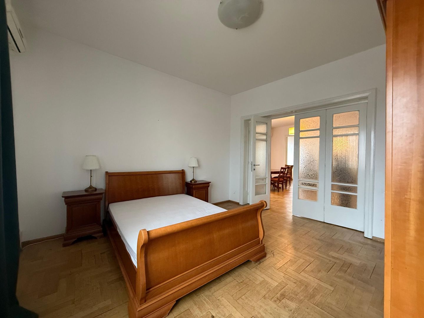 DE ÎNCHIRIAT APARTAMENT 3 CAMERE | VILĂ INTERBELICĂ | CENTRALĂ PROPRIE - Poză 3