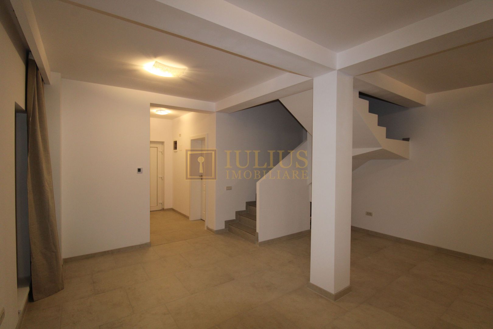 Casa parter + etaj, 3 camere 2 bai terasa gradina gazon prima inchiriere - Poză 4