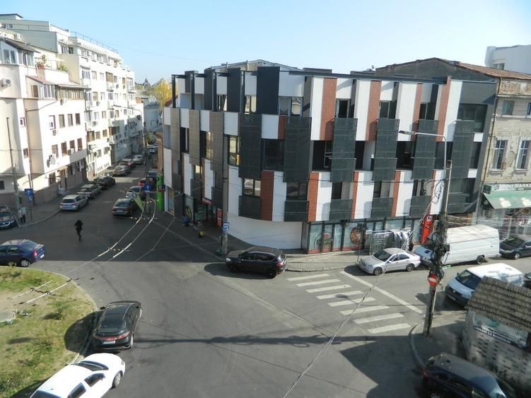 Apartament lux, zona Piata Victoriei, 4 camere , 2 bai, centrala termica  terasa - Poză 15