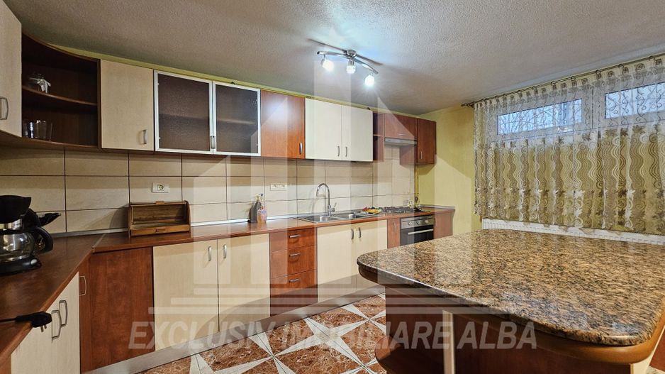 Casa individuala | Garaj | 200 mp | Asfalt | Mobilata | Alba-Micesti - Poză 18