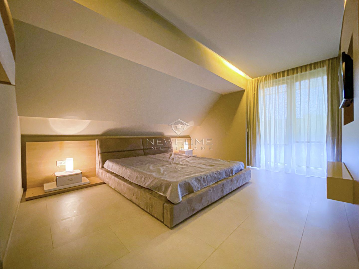 Apartament LUX 4 camere Parcare, zona Campului - Poză 2