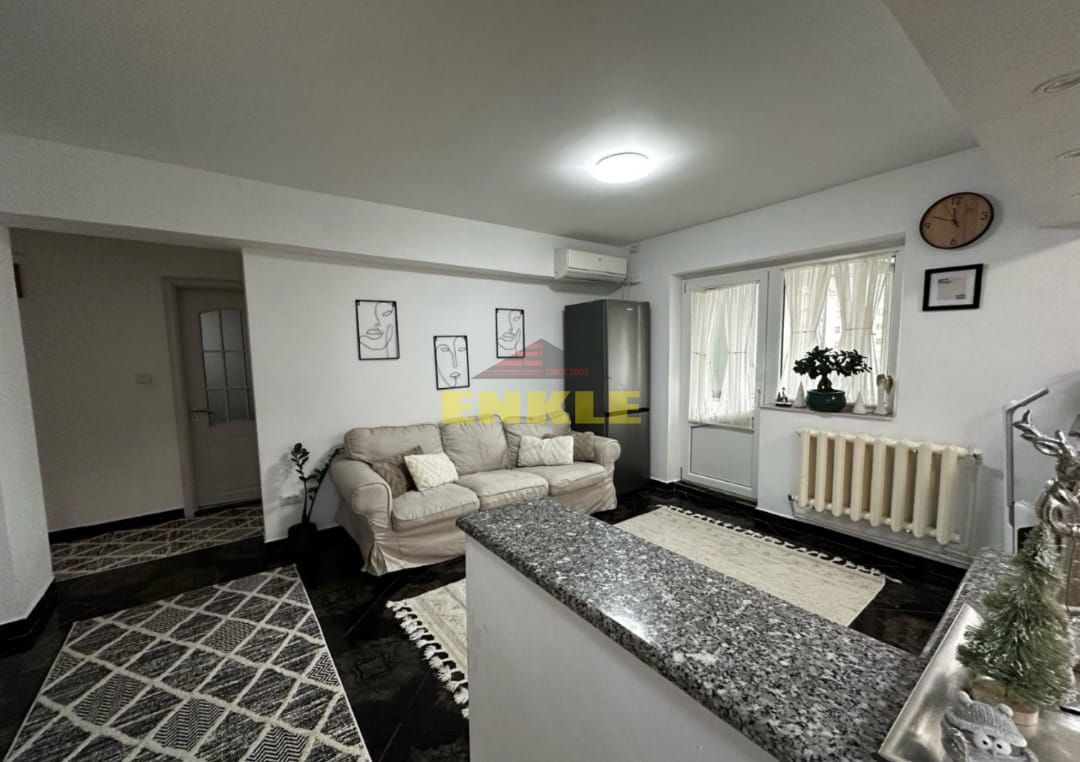 De vânzare apartament 3 camere decomandat, zona Ultracentrala. - Poză 3