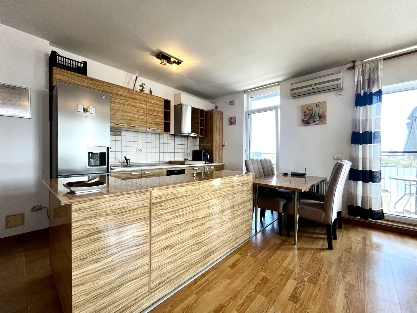 Apartament 3 camere, elegant, pe 2 niveluri,  cu garaj,  zona Aradului - Poză 5