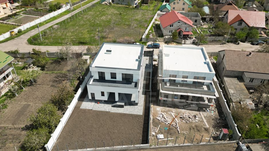 Vânzare, Hi-Tech, 2 nivele, 4 camere, strada  A. Lăpușneanu, Budești - Poză 4