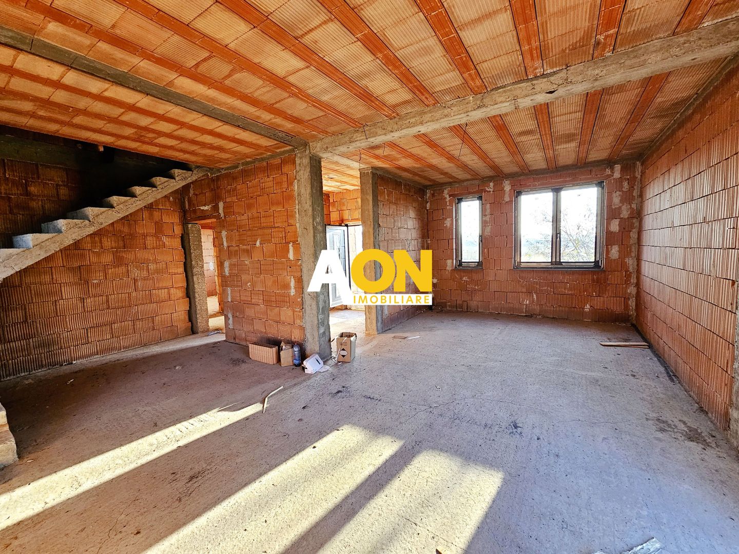 Casa la rosu, 5 camere, garaj, 479 mp teren, com. Ciugud - Poză 3