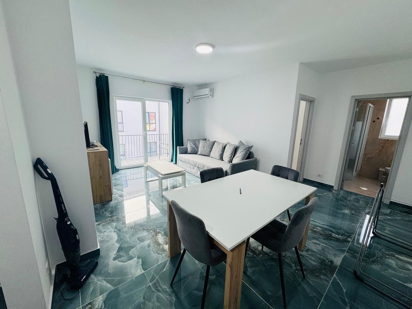 De inchiriat apartament nou, mobilat, 2 camere Gradiste Arad - Poză 2