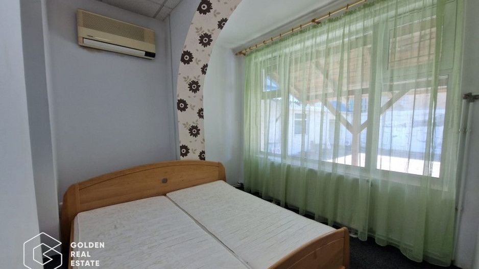 Casa 3 camere, mobilata, zona centrala, loc de parcare in curte - Poză 5