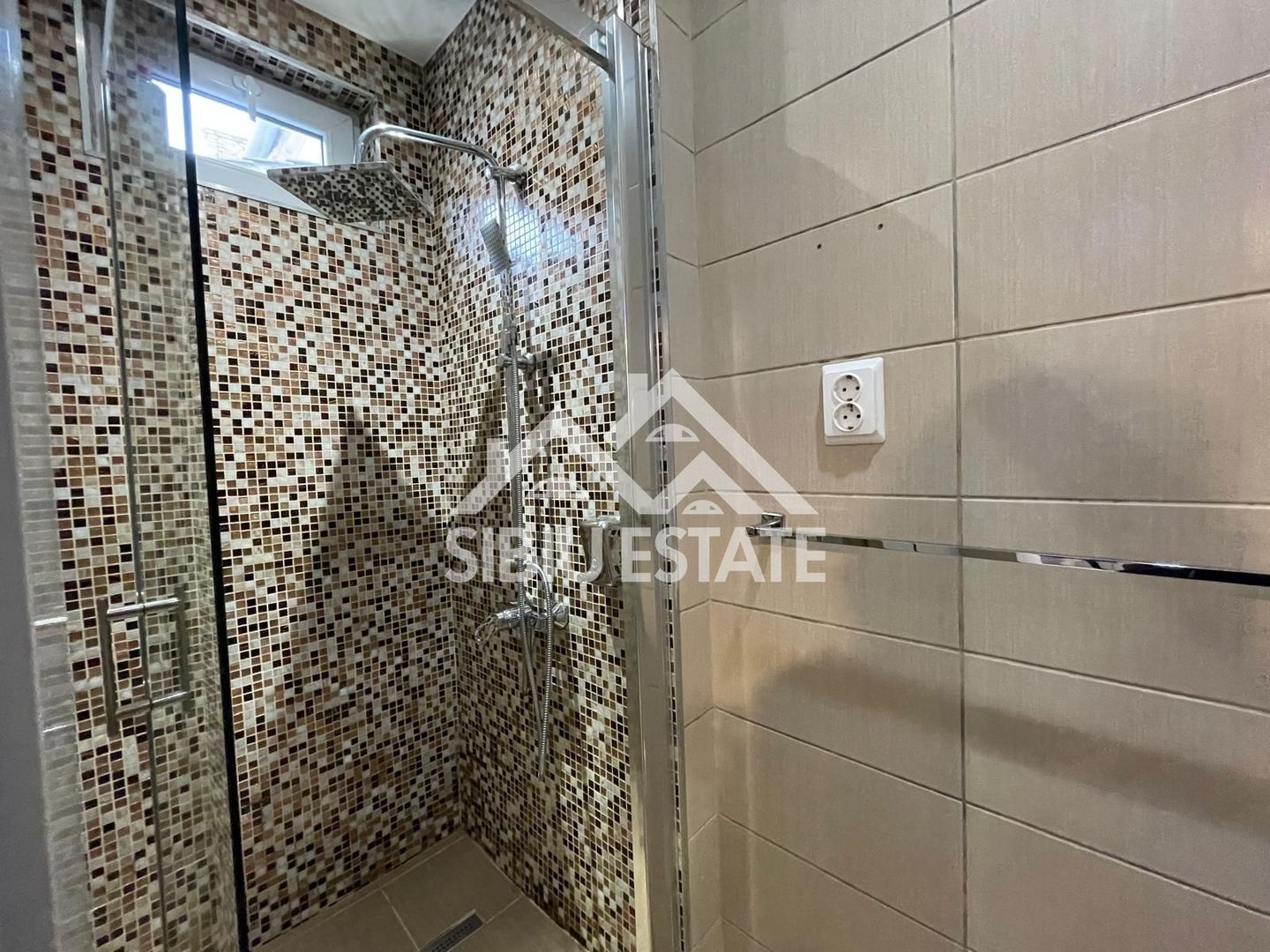 Afacere la cheie 2 unitati de cazare in regim hotelier ULTRACENTRAL - Poză 10