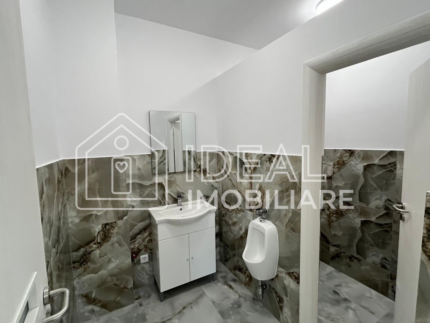 Spatiu comercial de inchiriat- 200 mpu, zona Podul Garii - Poză 7