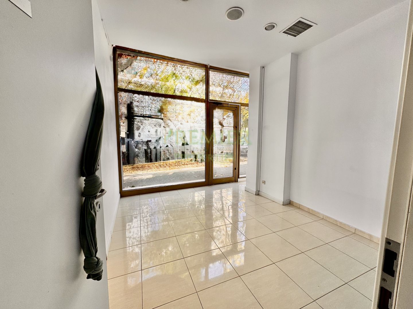 SPATIU 240 MP | 140 PARTER+100 SUBSOL | TRAFIC | VITRINA MARE | FARA HORECA | - Poză 2