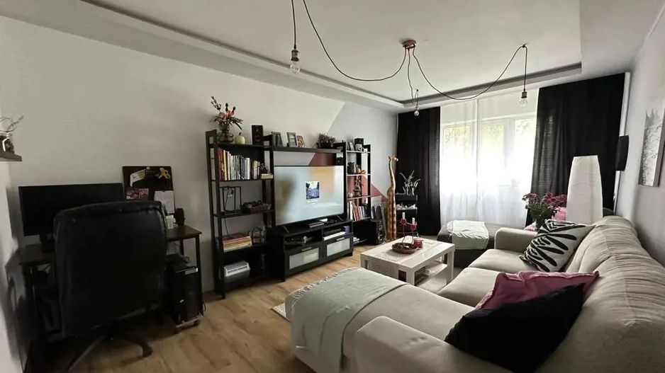 Aradului Vest | 3 camere | Decomandat | Centrală proprie | Mobilat-Utilat - Poză 2