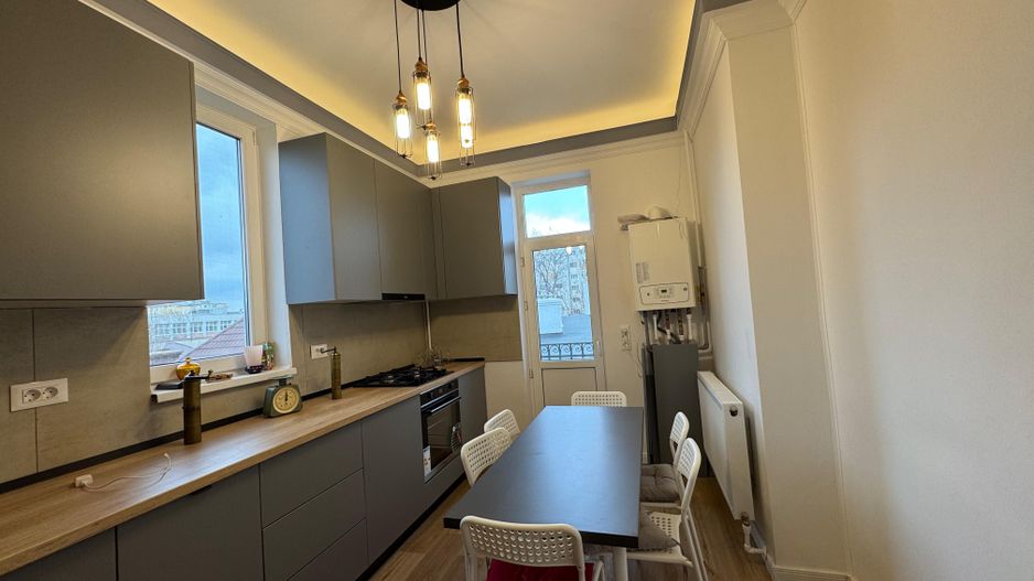 Etaj intreg, 5 camere in VILA INTERBELICA 180 mp, renovat - Poză 17