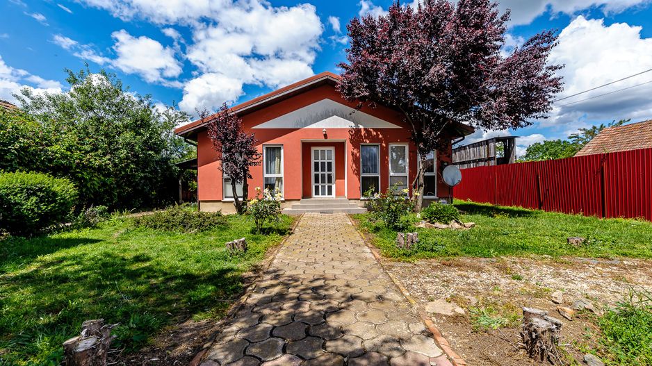 VÂNDUT! Casă 6 camere cu teren generos - Zadareni - Poză 2