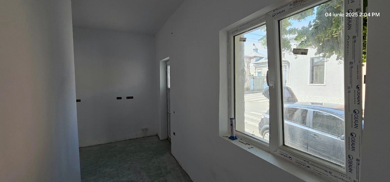 Vând apartament cu o camera, la  casa + baie proprie - zona centrala - Poză 6