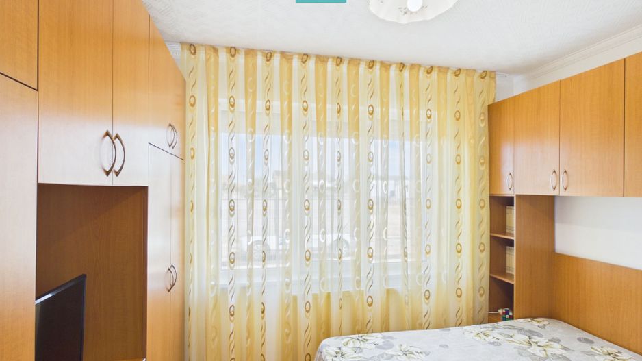 Casă renovată cu curte mare de închiriat în Rontău - Poză 6