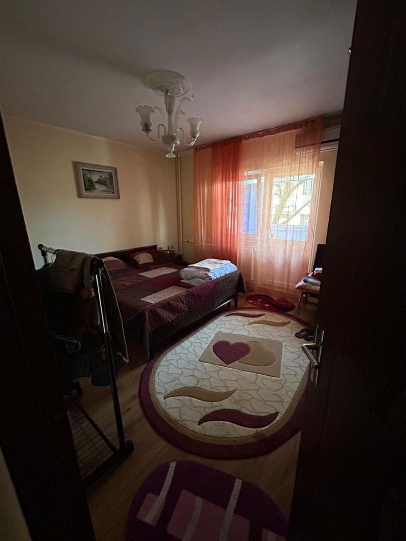 Vanzare 4 camere 13 Septembrie -An 89 - Poză 3