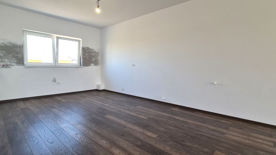 Casa individuala 3 camere finalizata cartier Izvor Tarlungeni Brasov - Poză 13