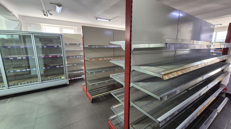 Spatiu comercial 109,54 + 2 locuri de parcare - Varteju - Poză 9