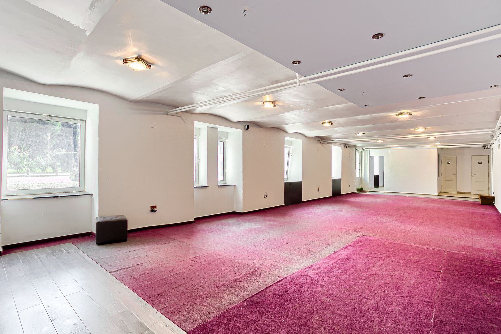 INCHIRIAT! Spatiu comercial de închiriat - 210 mp - Ultracentral - Poză 2