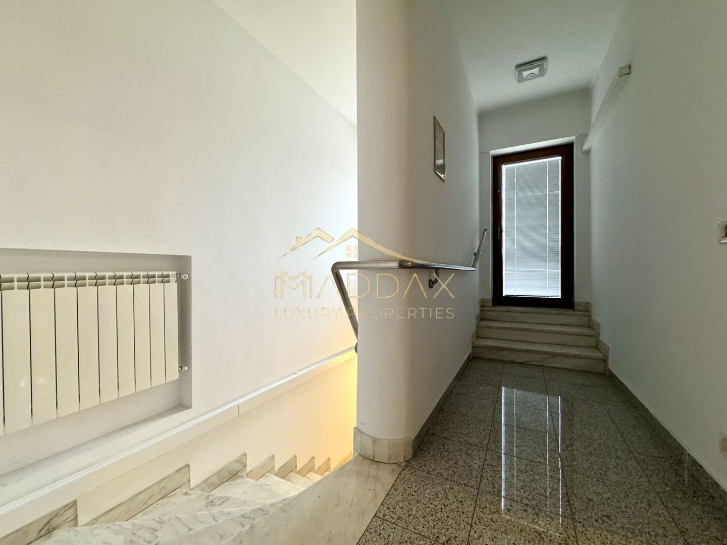 Vila centrala cu 13 camere *460mpu* + garaj // Dorobanți - Poză 41