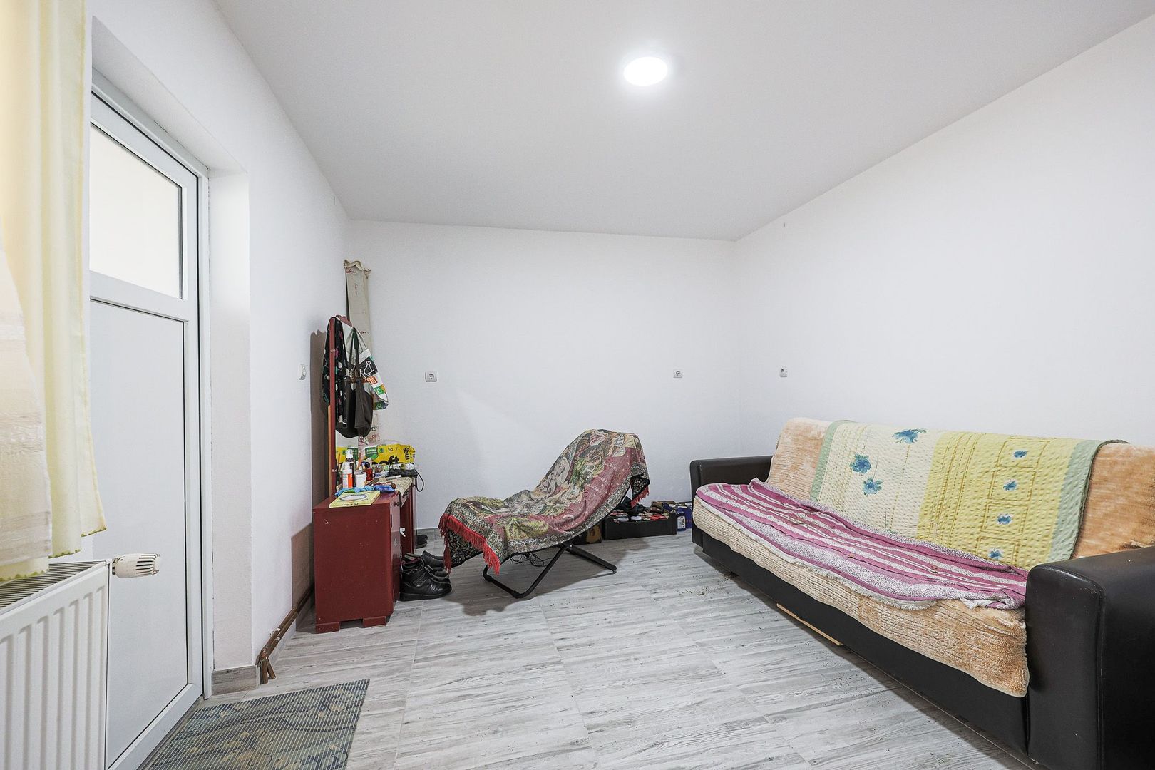 Rezervat Casă renovată cu 3 camere din cărămidă în Gradiste - Poză 8