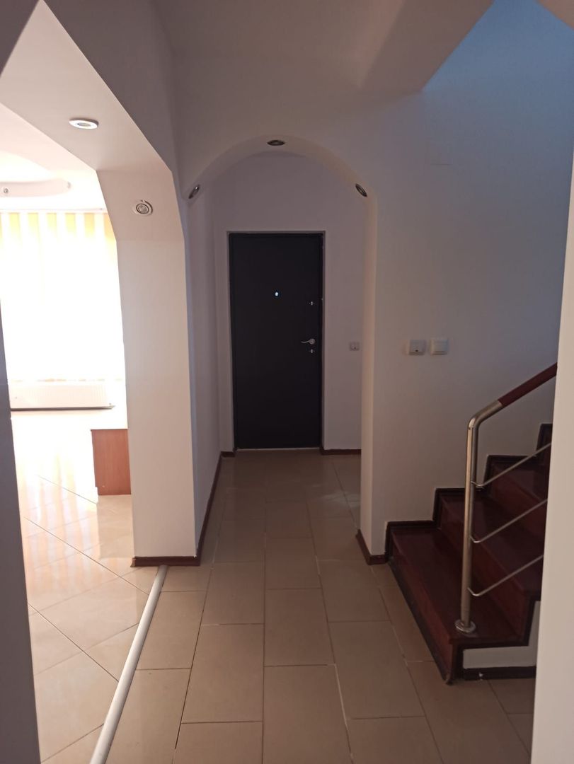 Casa 5 camere, 250 mp teren liber, adiacent șoseaua Leordeni - Poză 7