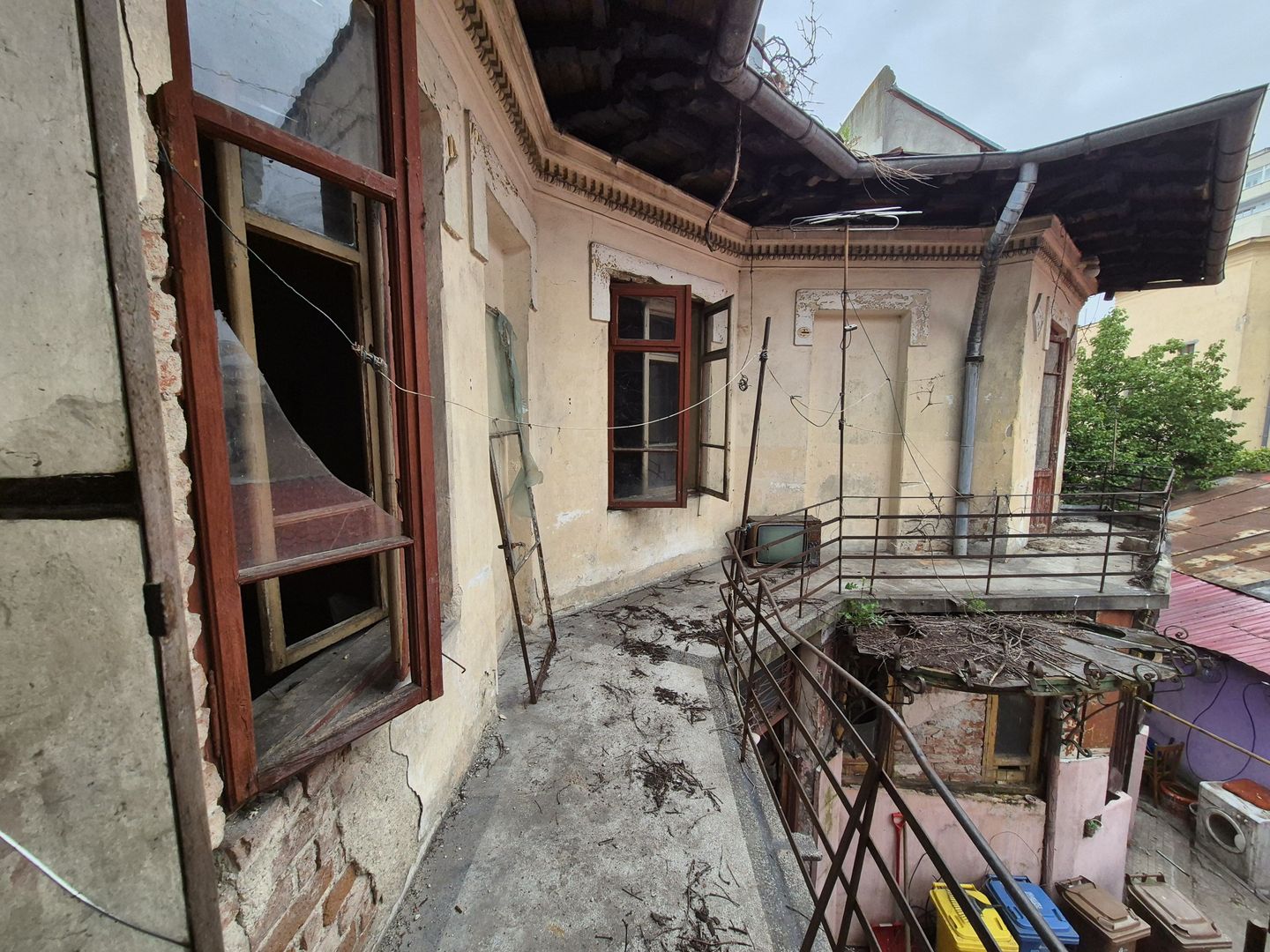Casa P+1  - Dacia - Eminescu - curte comuna - Poză 14