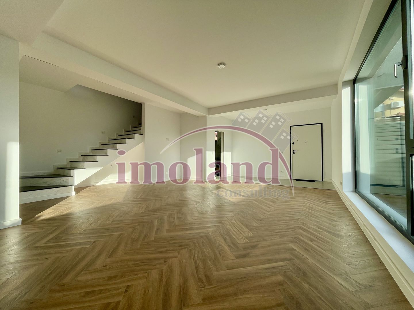 Vanzare Vila 250 mp 6 camere 4 bai, finisaje premium | Iancu Nicolae - Poză 1