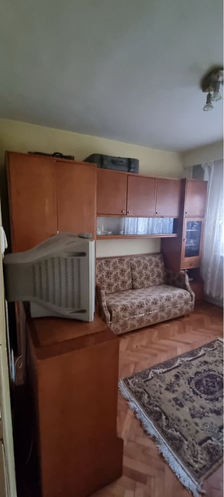 Vand apartament 2 camere, semidecomandat, situat central - Poză 7