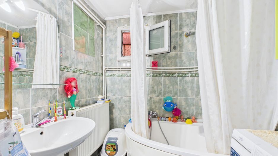 Casă cu 4 camere pe Bd. Laminorului – modernă și întreținută - Poză 9