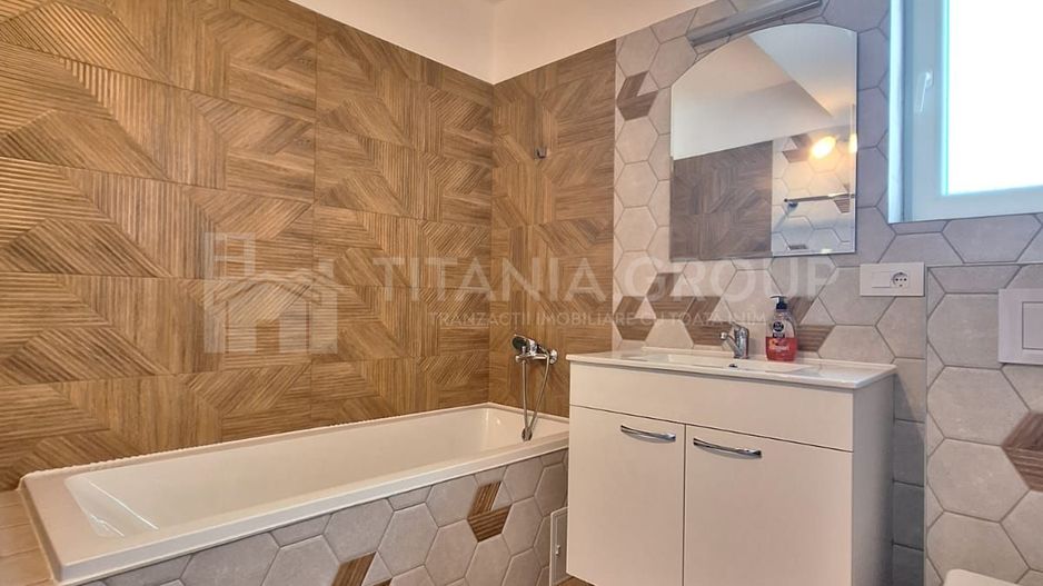 Apartament 3 camere,2 bai+parcare, lux Rasnov - Poză 12