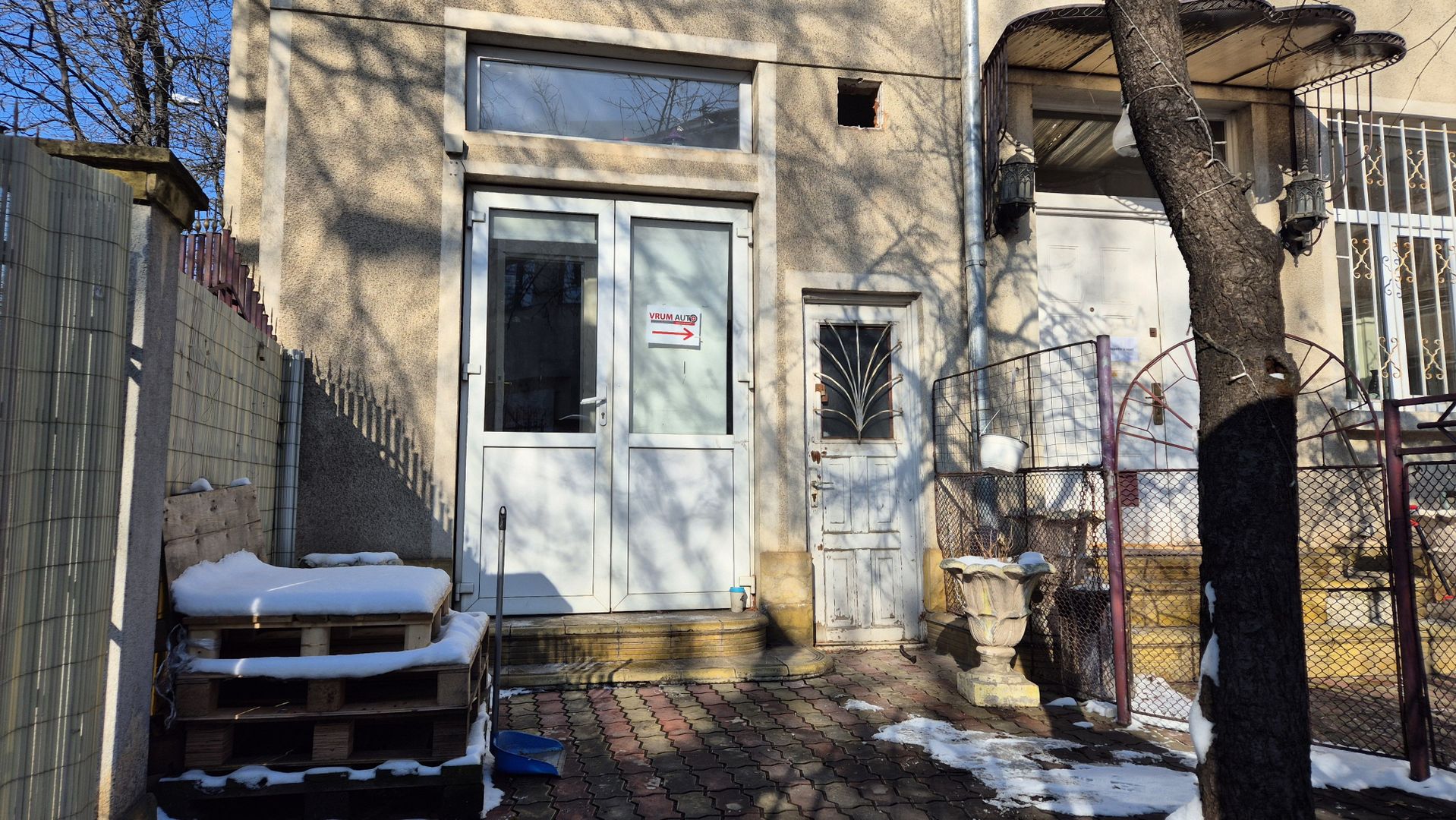 Spatiu comercial 39,22 mp + 18,17 mp pivnita + curte 18 mp - sos. Viilor - Poză 14