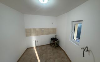 2 corpuri de Casă renovate + teren 125 mp Campina - Poză 14