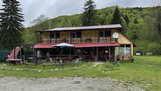 Pensiune cu 6 Camere - Poză 1