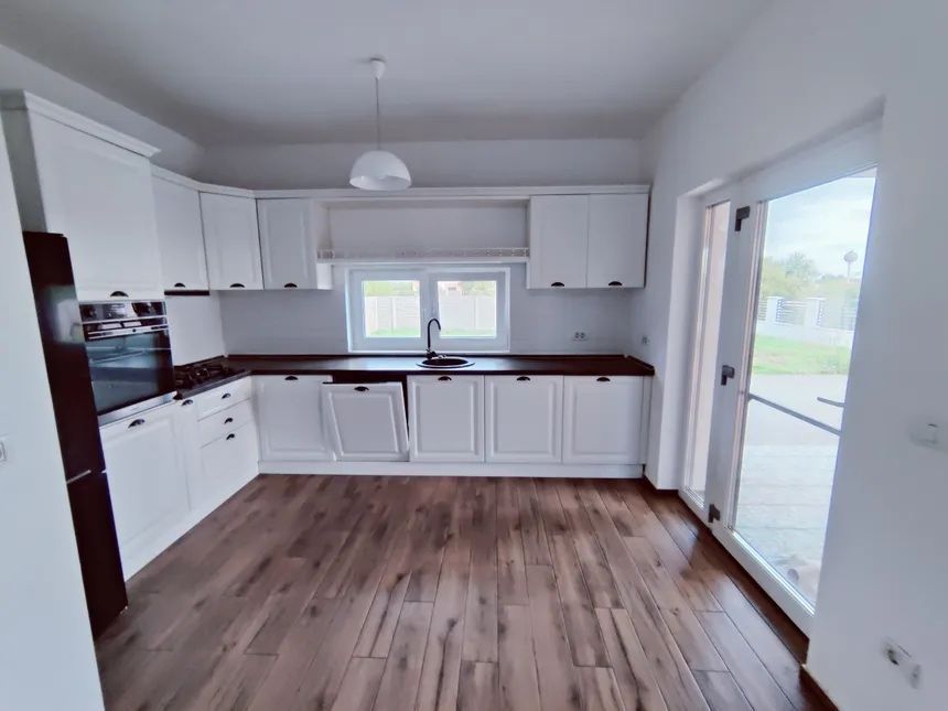 Vilă cu terasă de vis, mansardă cochetă și confort deplin I Sacalaz - Poză 5