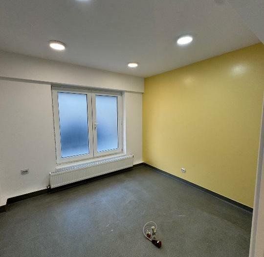 Spaţiu com. Clinica Stomatologică  în faţa staţiei STb S170 - Poză 9