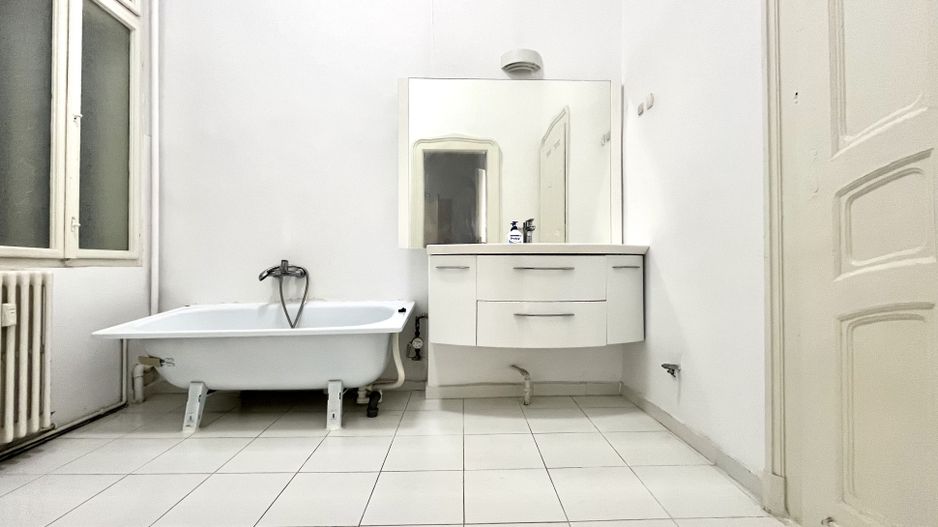 Tur virtual- 3 camere, elegant arhitectural, vedere in Piața Victoriei - Poză 12