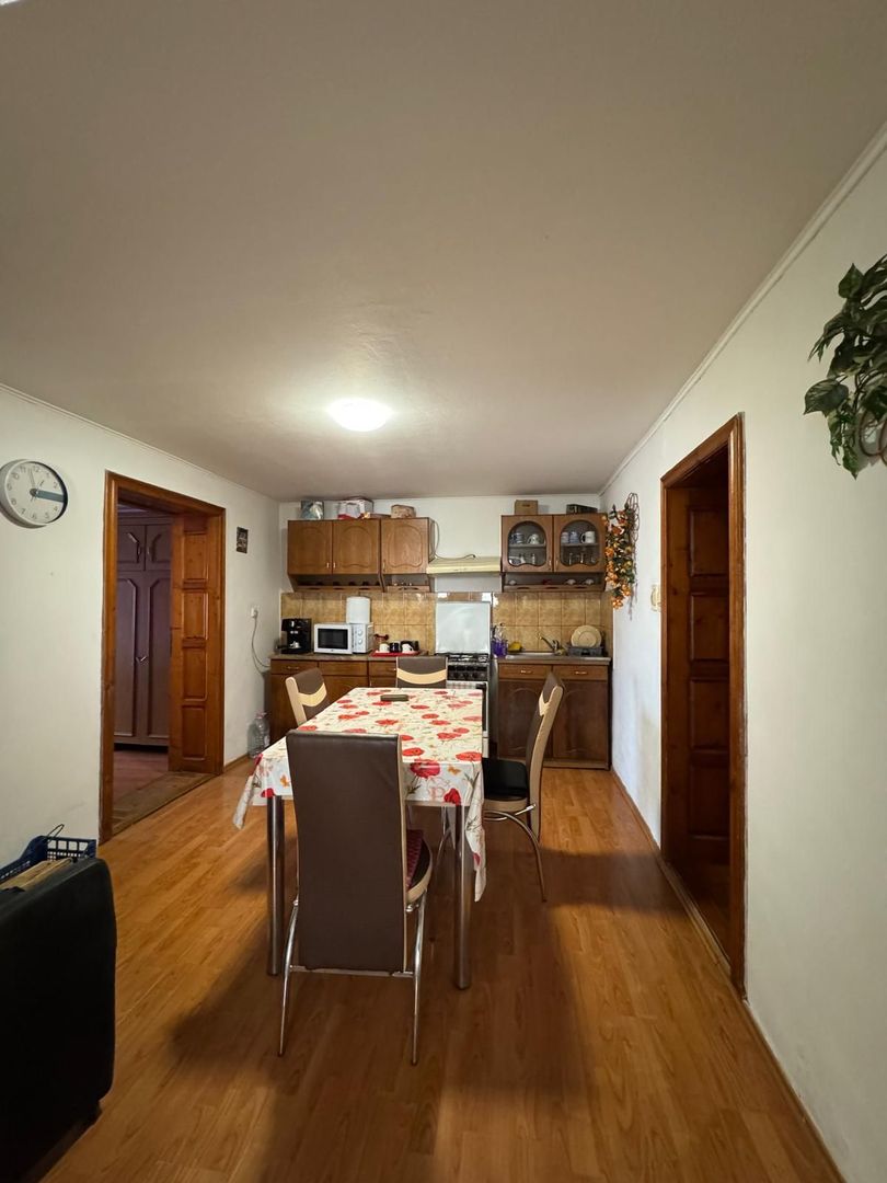 Casa de vanzare zona Sacadat - Poză 1