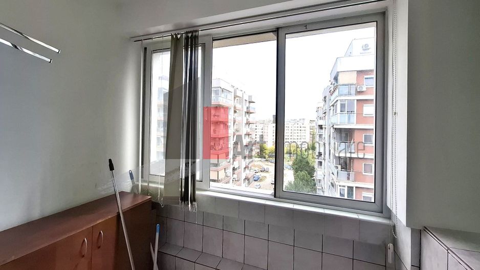 Gars. 31 mp, et 9/10, bloc reabilitat, instalații refăcute, mobilată și utilată - Poză 14