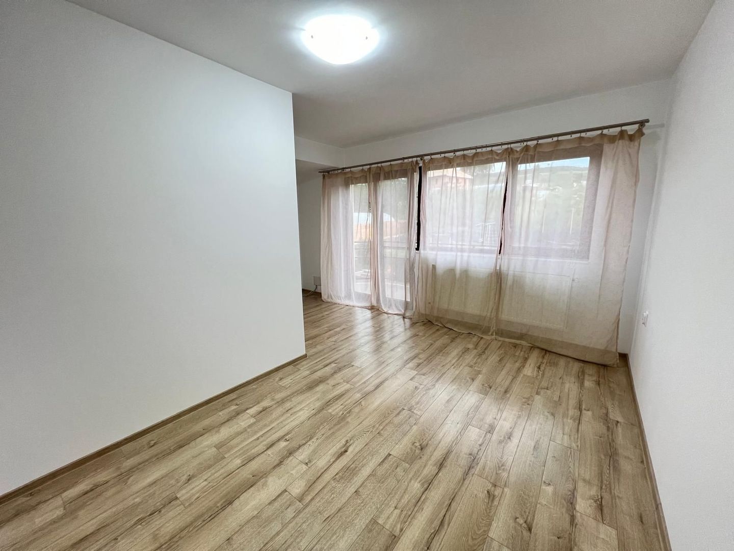 Casa cu 7 camere | 3 balcoane | Garaj | 220 mp + 80 mp curte | Cartier Panorama - Poză 14