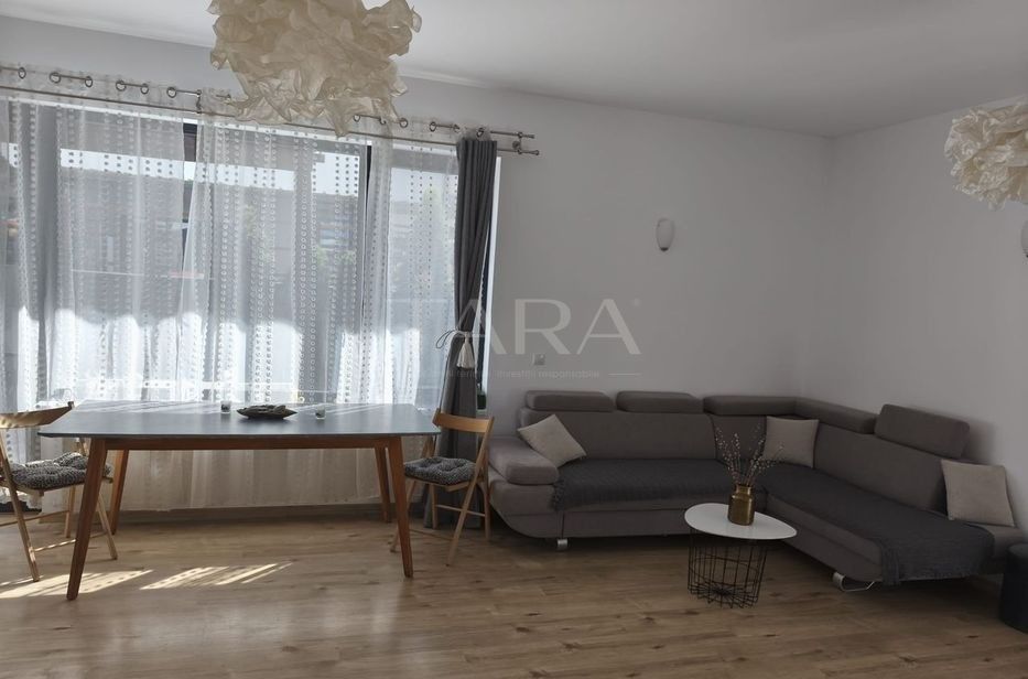 Casă spațioasă, renovată complet, într-o zonă liniștită - Poză 1