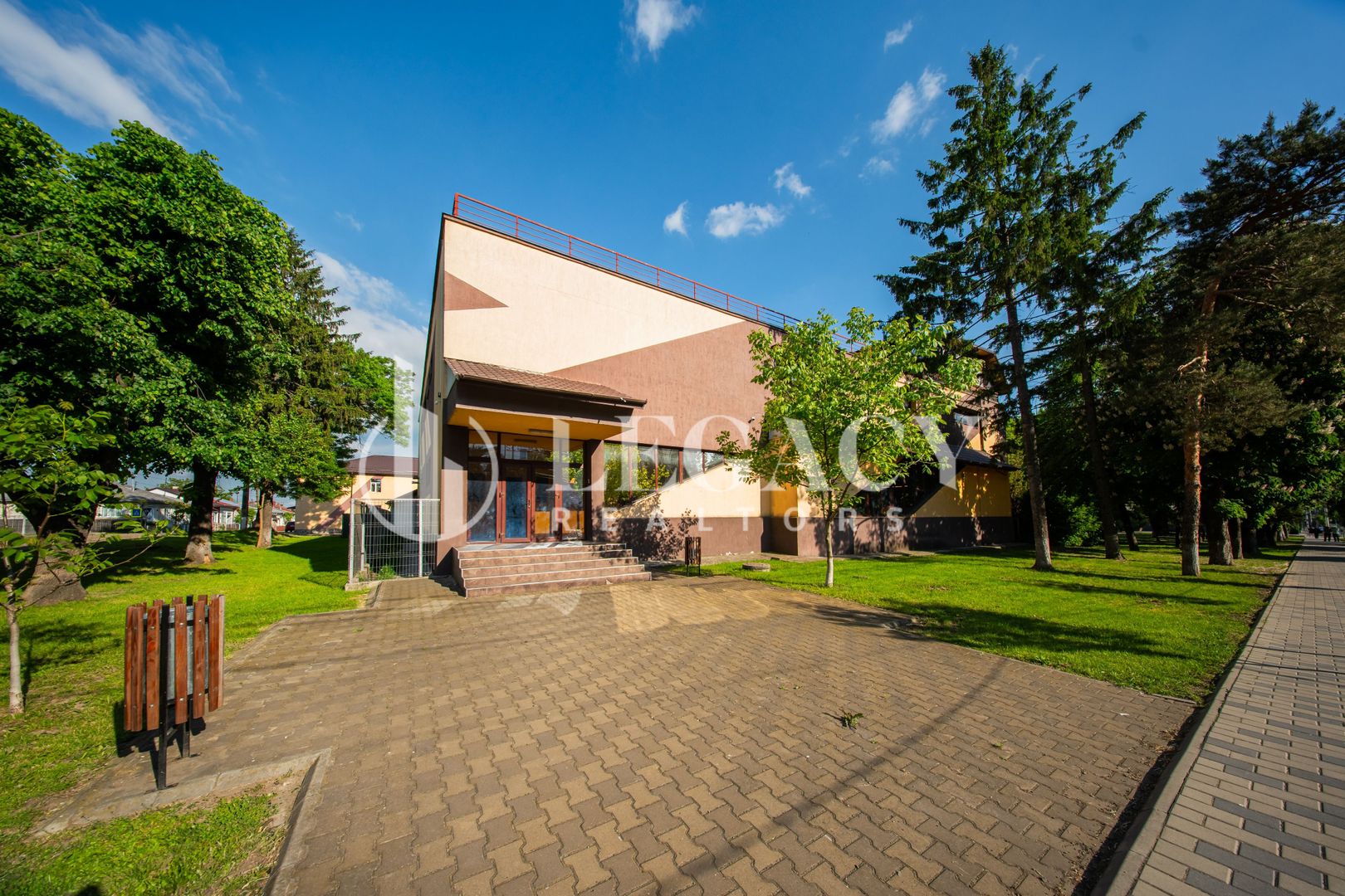 Clădire comercială cu potențial major de dezvoltare - Săveni, Botoșani - Poză 1