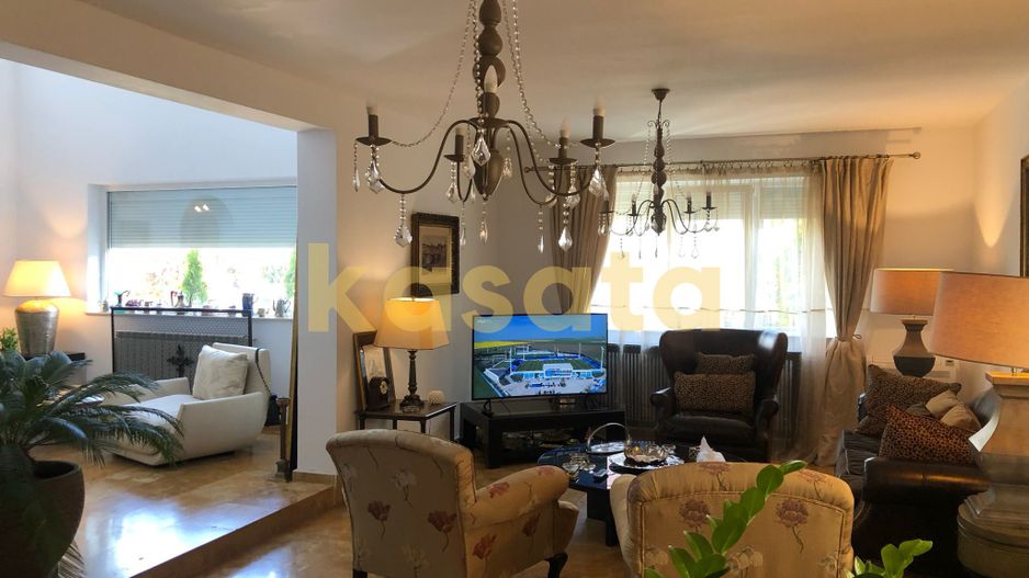 Vila deosebita 11 camere Erou Iancu Nicolae - Poză 4