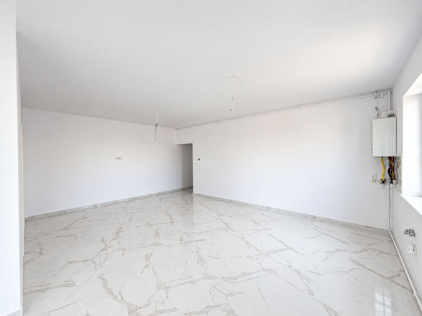 Apartament cu 3 camere si doua bai. Finisaje de calitate. Parcare - Poză 3