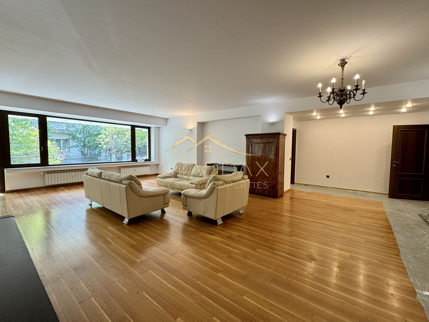 Apartament cu 4 camere 250mp* 2 parcări subterane / Dorobanti-Capitale - Poză 2