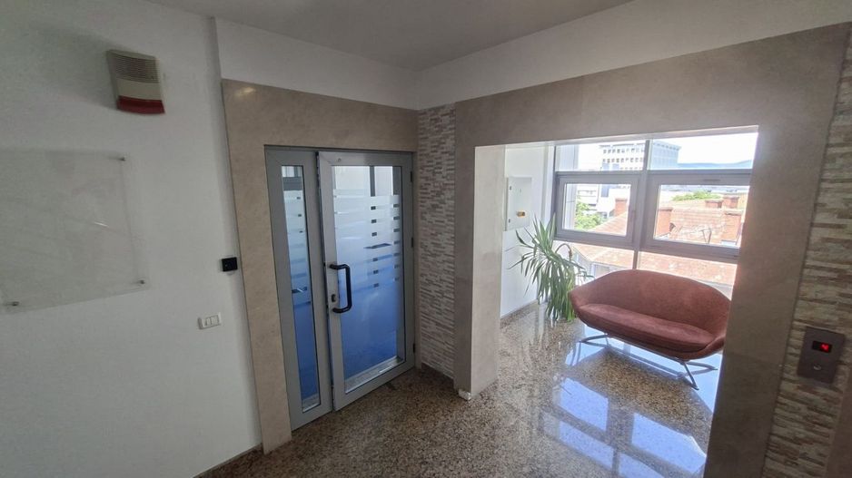 Spațiu Birouri Ultracentral Pitești 265 mp clasa A - Poză 6