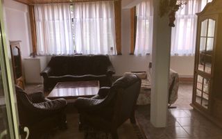 Vila Predeal 500 mp de renovat potential 6 apartamente 3 garaje - Poză 5