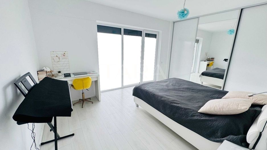 Apartament modern cu 4 camere, terasă panoramică de 38 mp. - Poză 3