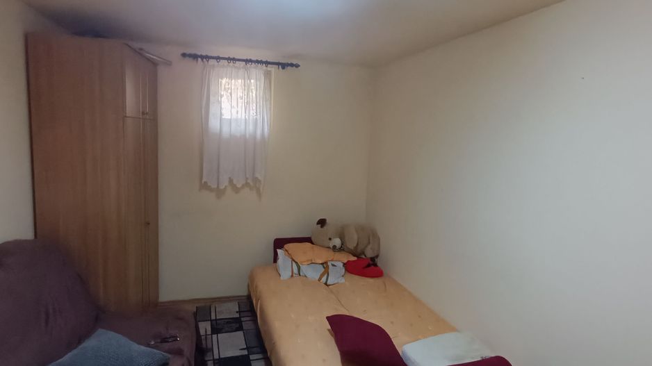Casă spațioasă cu 4 camere , curte și teren generos în Mașloc - Poză 13