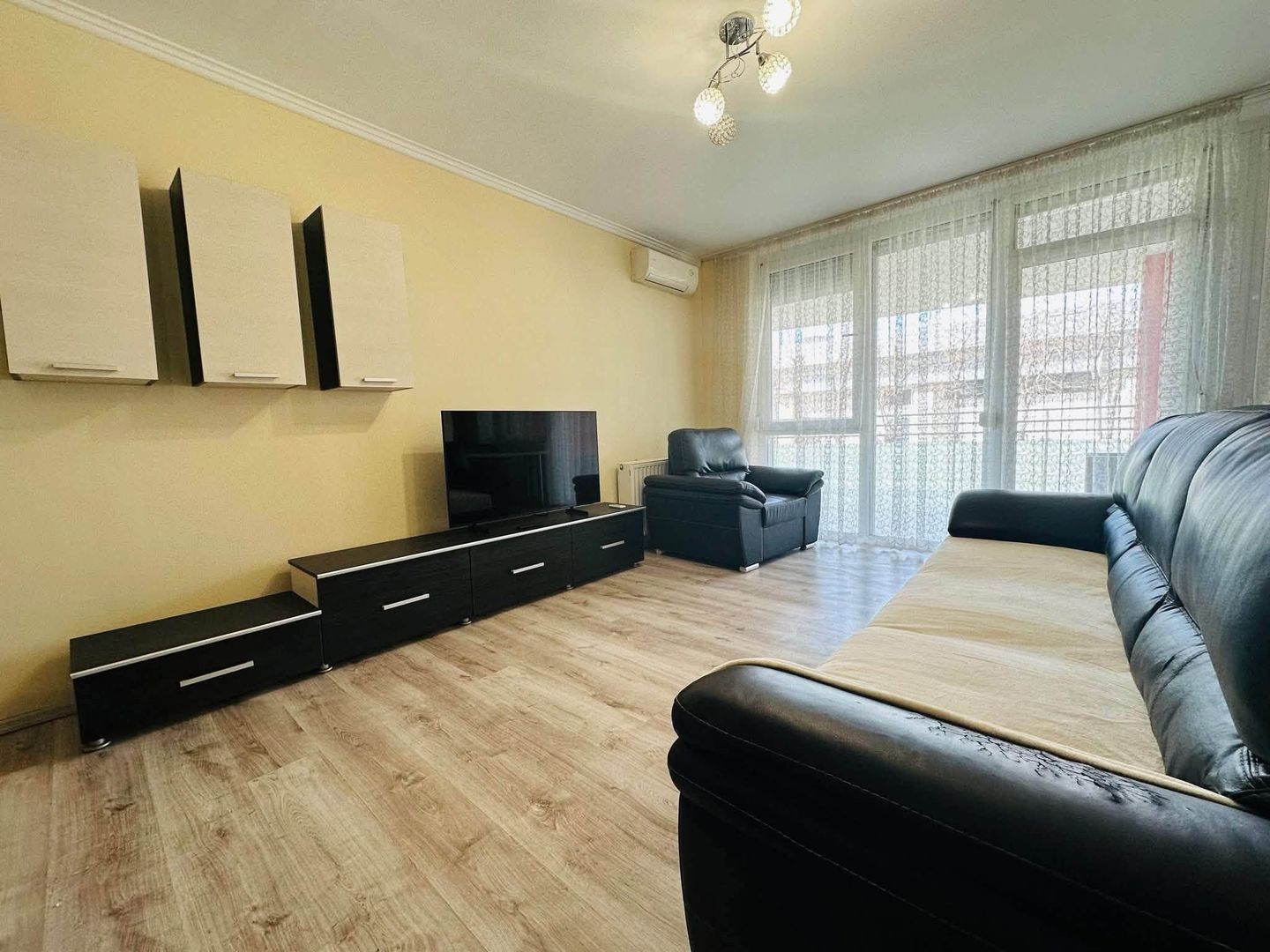 Apart. 3 camere, Ared R 18 pe str. Tudor Vladimirescu - Oradea - Poză 1